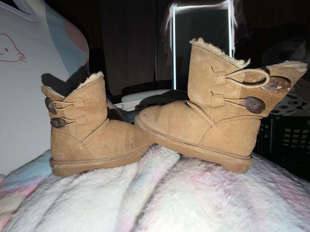 Bearpaw Youth Size 13 Tan Suede Toggle Button Winter Boots